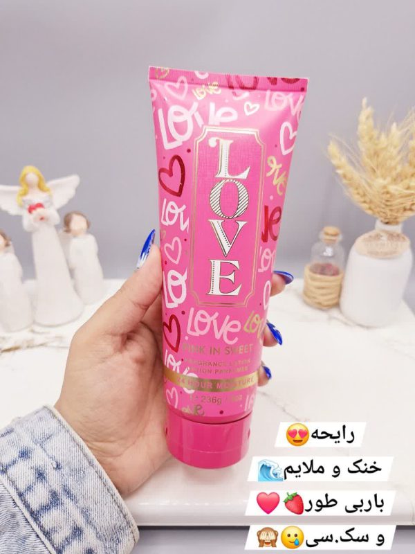 لوسیون عطری قلبی فوق العاده خوشبو و آبرسان برند PINK IN SWEET حجم 236 گرم مدل LOVE کد 7474 1