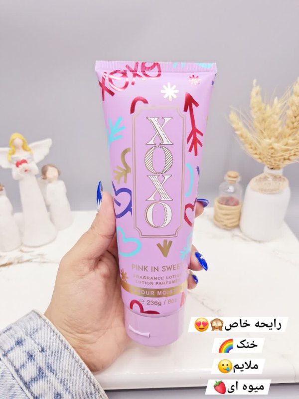 لوسیون عطری قلبی فوق العاده خوشبو و آبرسان برند PINK IN SWEET حجم 236 گرم مدل XOXO کد 7498 1